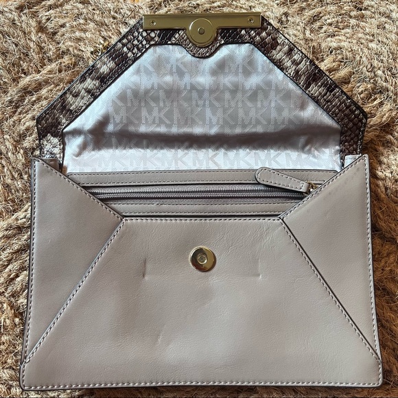 Michael Kors Lana Envelope Clutch with Chain in Cream and Snakeskin - Picture 4 of 11
